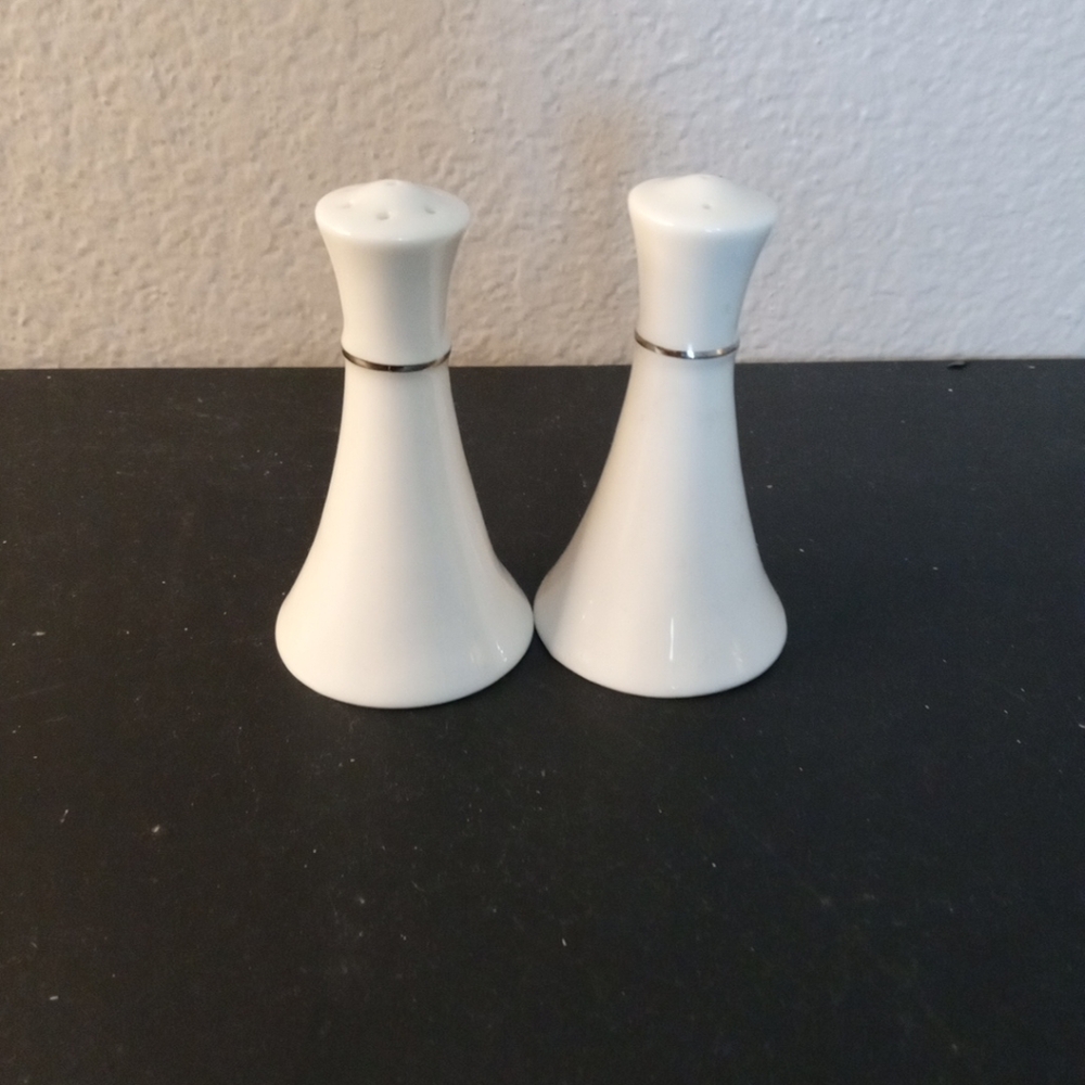 GORGEOUS Lenox USA Pair of 3" Silver Rimmed Porcelain S/P Shakers